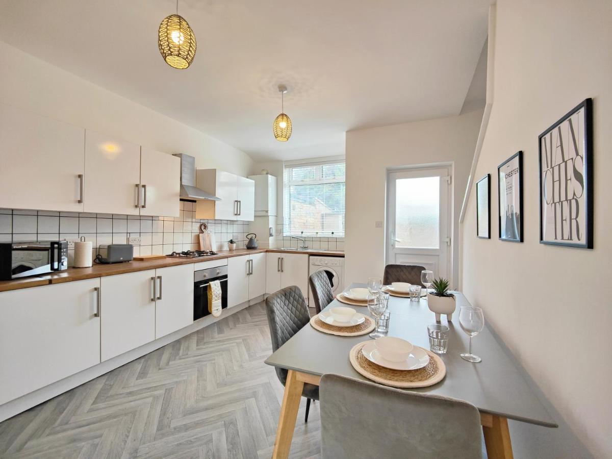 Villa Stott House - Bright Spacious Townhouse 15 Minutes To Central Manchester With Free Parking Exterior foto