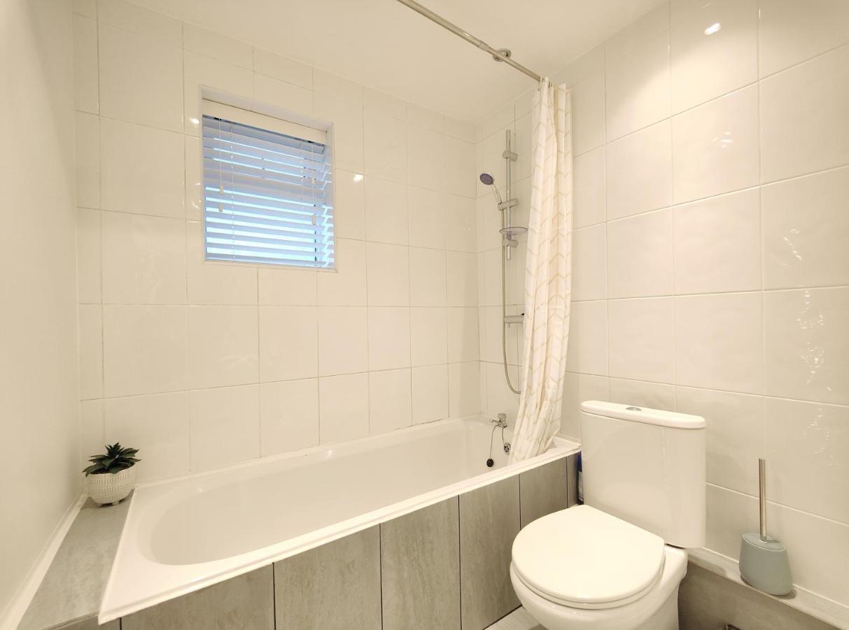 Villa Stott House - Bright Spacious Townhouse 15 Minutes To Central Manchester With Free Parking Exterior foto