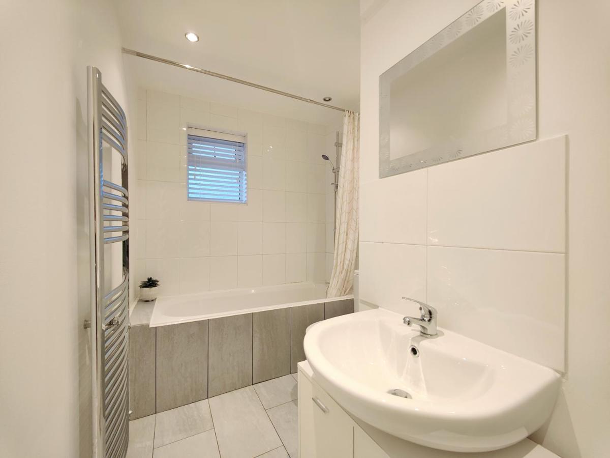 Villa Stott House - Bright Spacious Townhouse 15 Minutes To Central Manchester With Free Parking Exterior foto